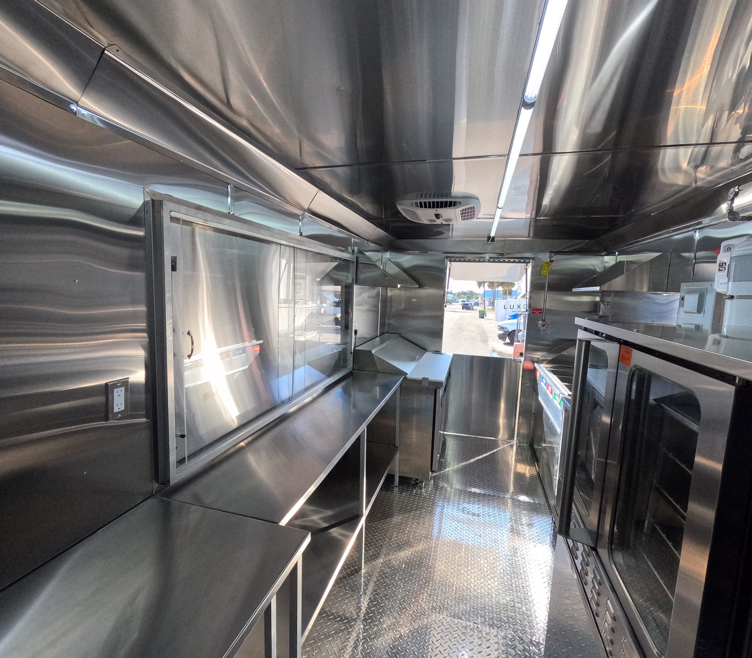 GOPR0615 1761946372392 scaled - SUMMER CHICKEN