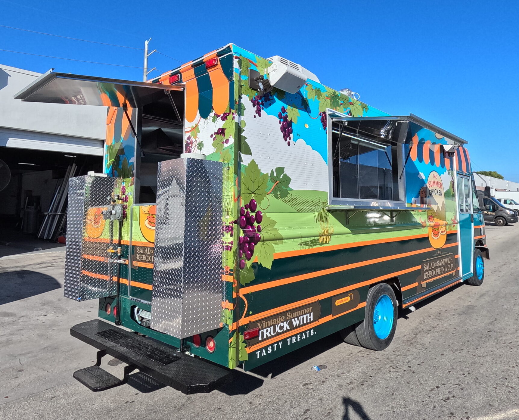 GOPR0621 1761946372392 scaled e1762006089109 - SUMMER CHICKEN