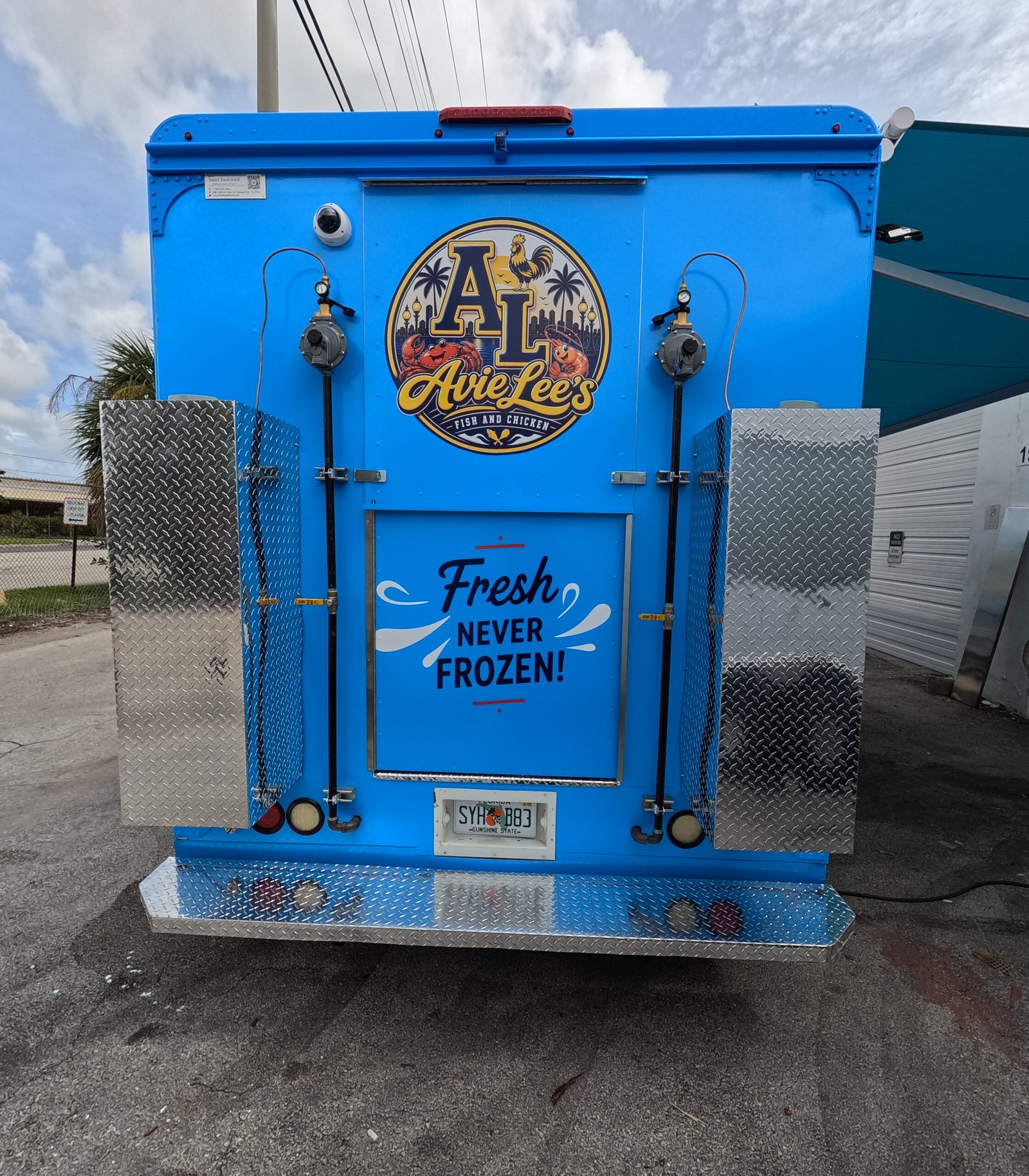 Avie Lee’s Fish And Chicken. Custom Food Truck And Trailer Manufacturer