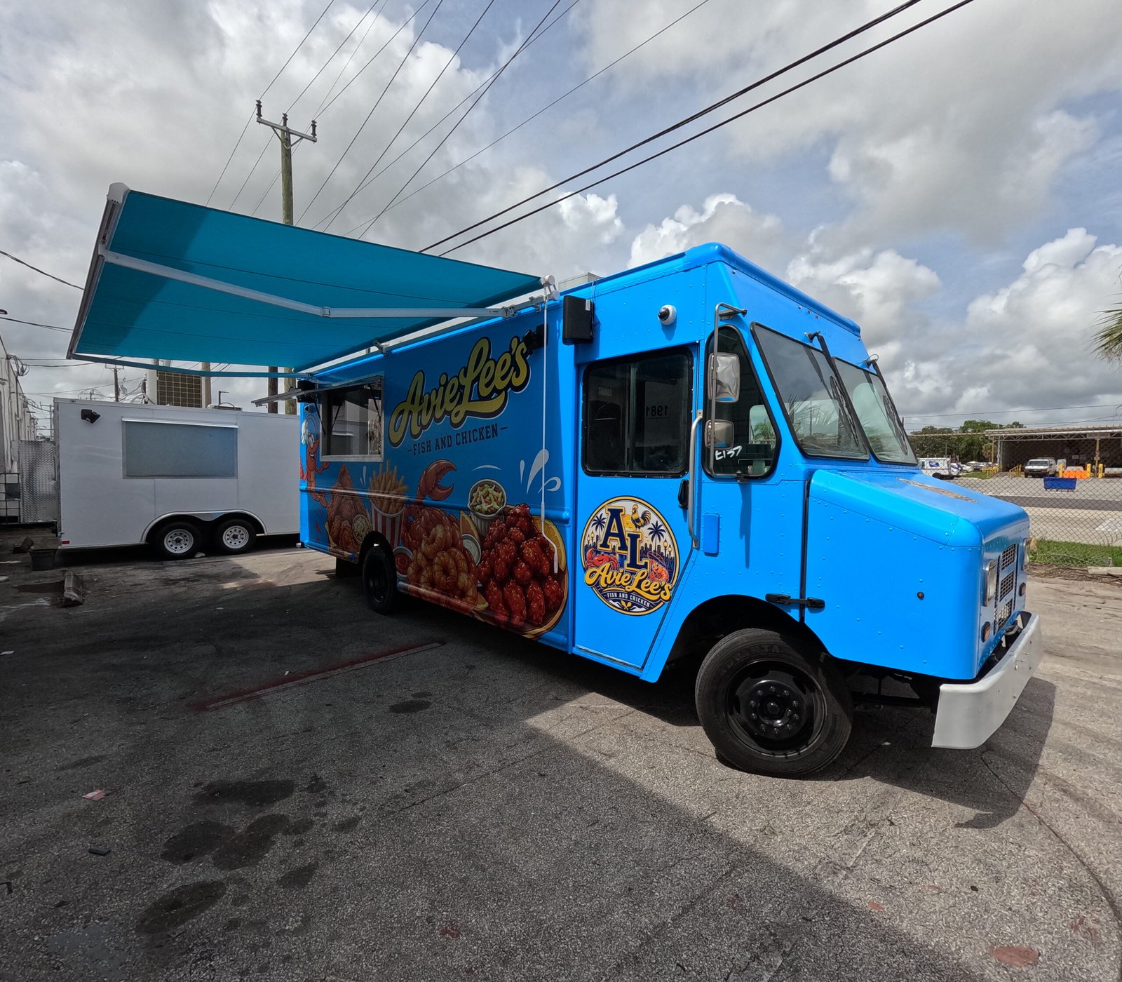 Avie Lee’s Fish And Chicken. Custom Food Truck And Trailer Manufacturer