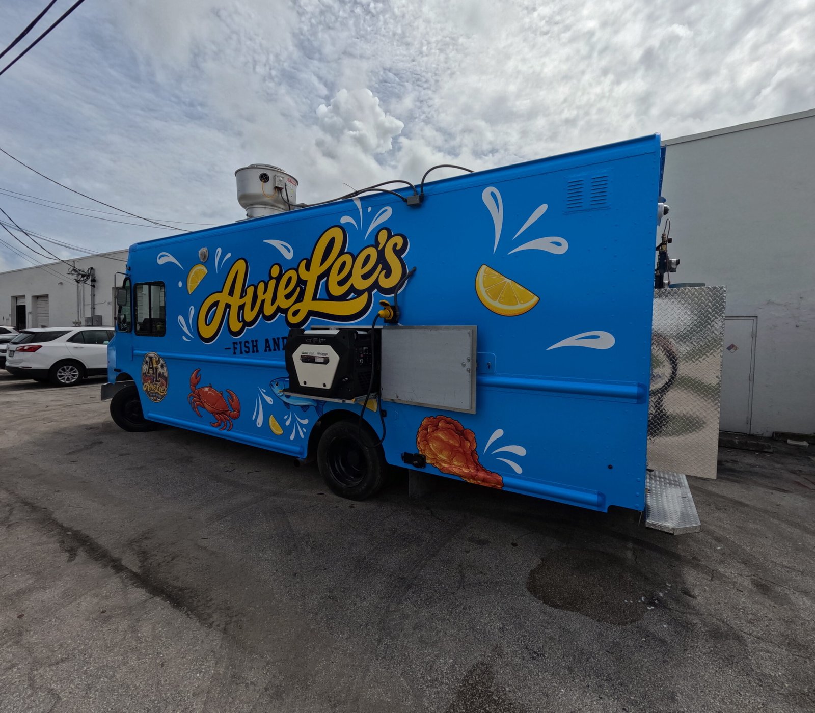 Avie Lee’s Fish And Chicken. Custom Food Truck And Trailer Manufacturer