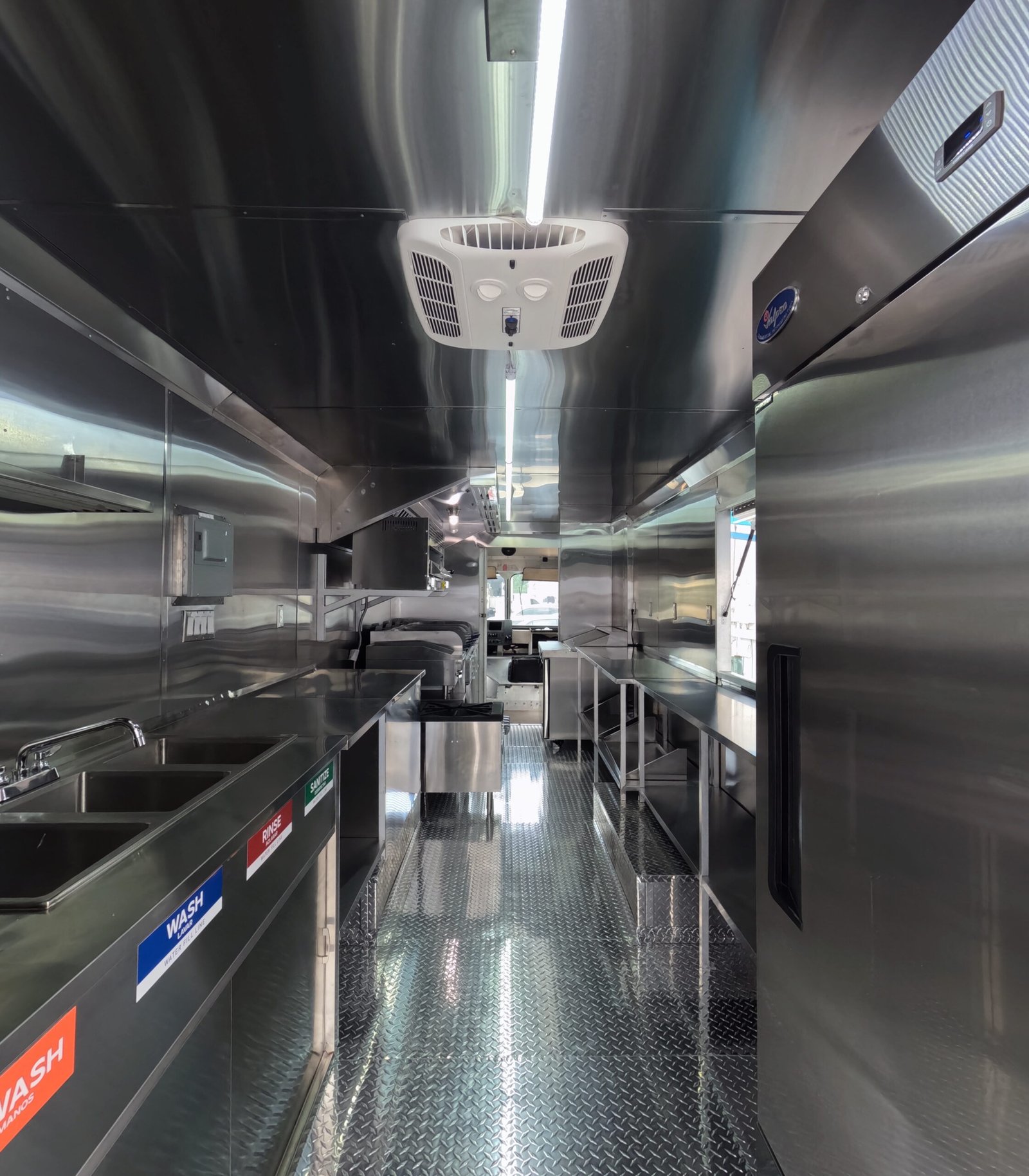 Avie Lee’s Fish And Chicken. Custom Food Truck And Trailer Manufacturer