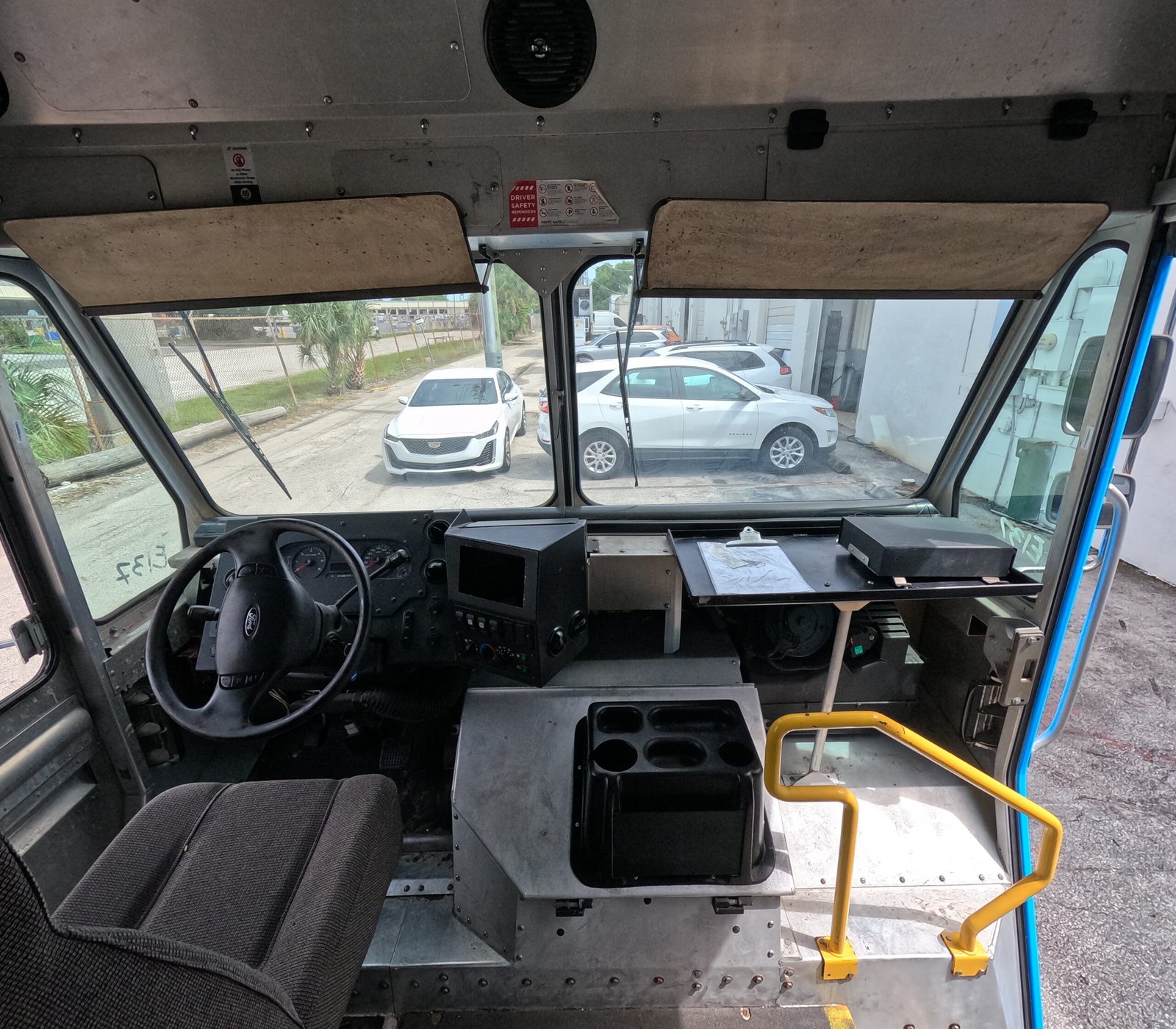 Avie Lee’s Fish And Chicken. Custom Food Truck And Trailer Manufacturer
